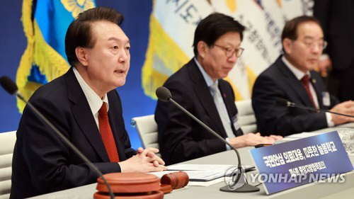 윤석열 대통령이 27일 청와대 영빈관에서 열린 제6차 중앙지방협력회의에 참석해 발언하고 있다. 연합뉴스